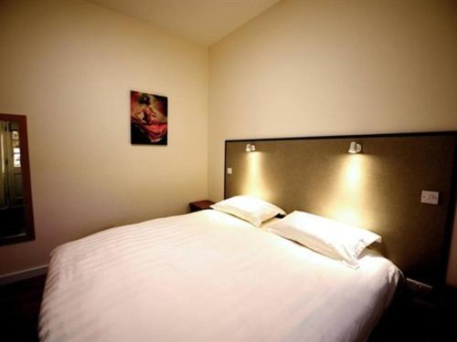 The Coaching Barns Motel Wem Exterior photo