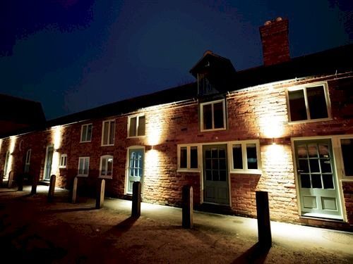The Coaching Barns Motel Wem Exterior photo